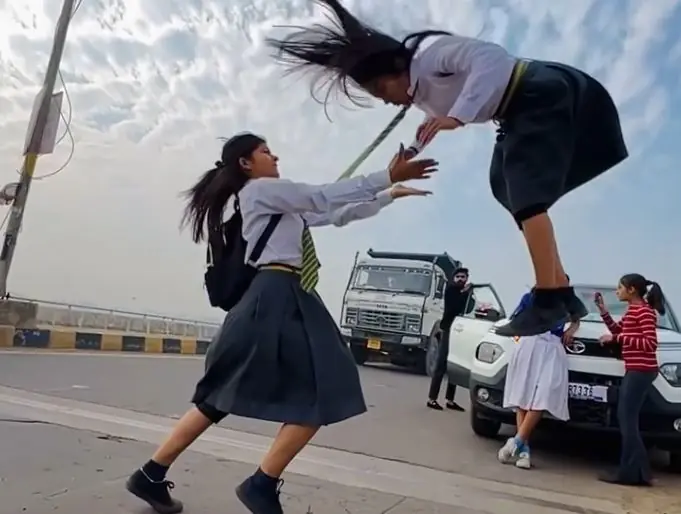Viral Video: Making a reel with her friend on the highway cost the girl dearly; you won't believe it after watching the video