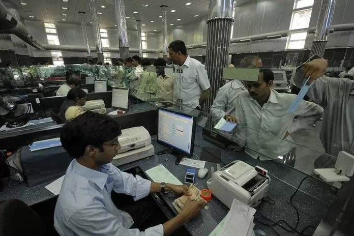 Bank Closed: These 4 banks are closed forever, RBI canceled the license, do you have an account in any of them?
