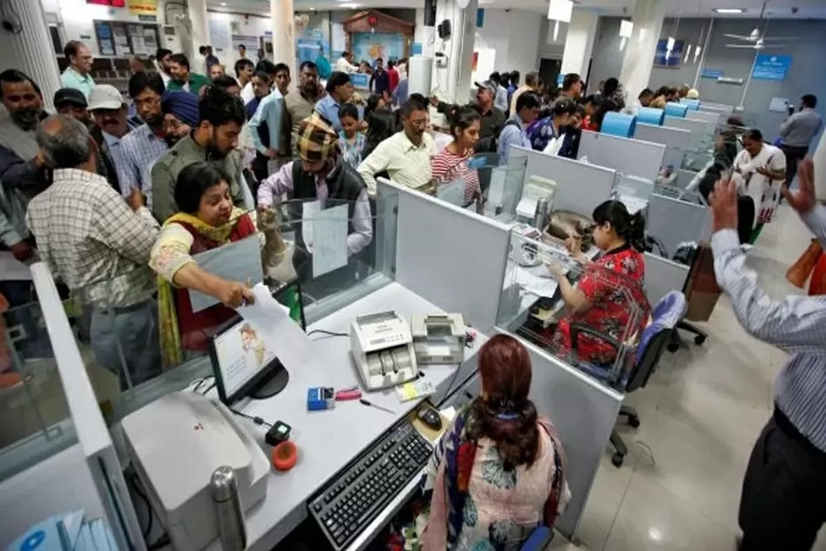 Bank Timing change: Opening and closing time of banks will change in the new year, know the new timing Bank Timing change: Opening and closing time of banks will change in the new year, know the new timing