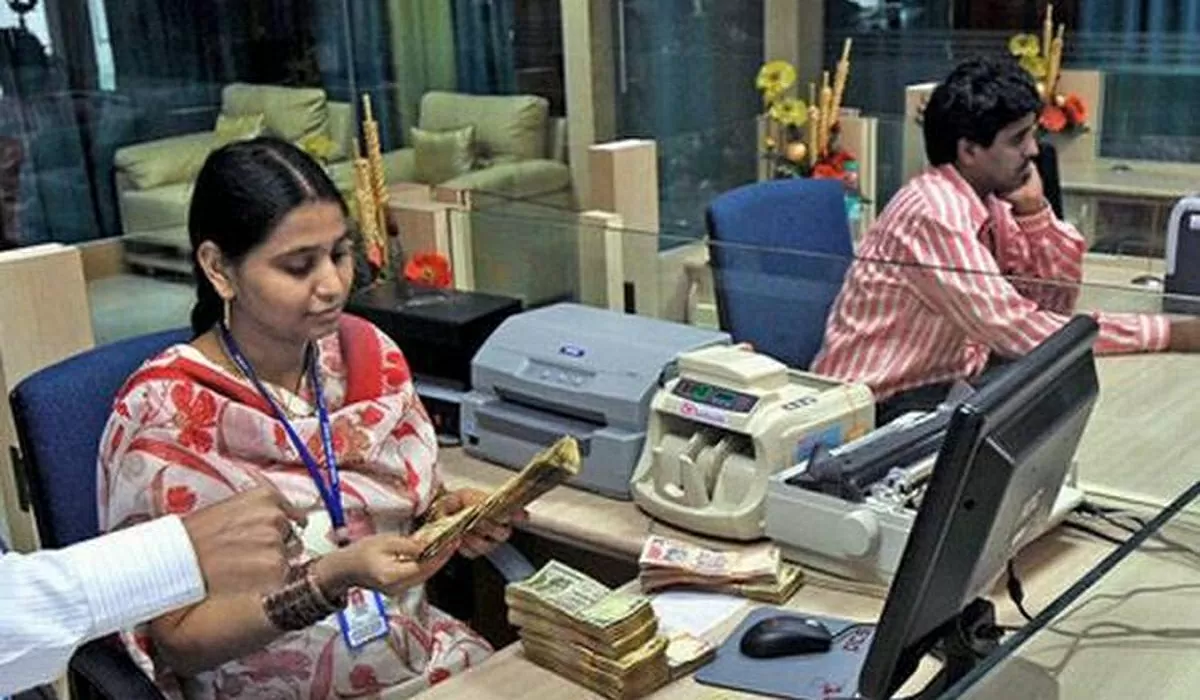 Savings Account: Account holders can keep this much cash in savings account to avoid income tax notice, know the rules Savings Account: Account holders can keep this much cash in savings account to avoid income tax notice, know the rules