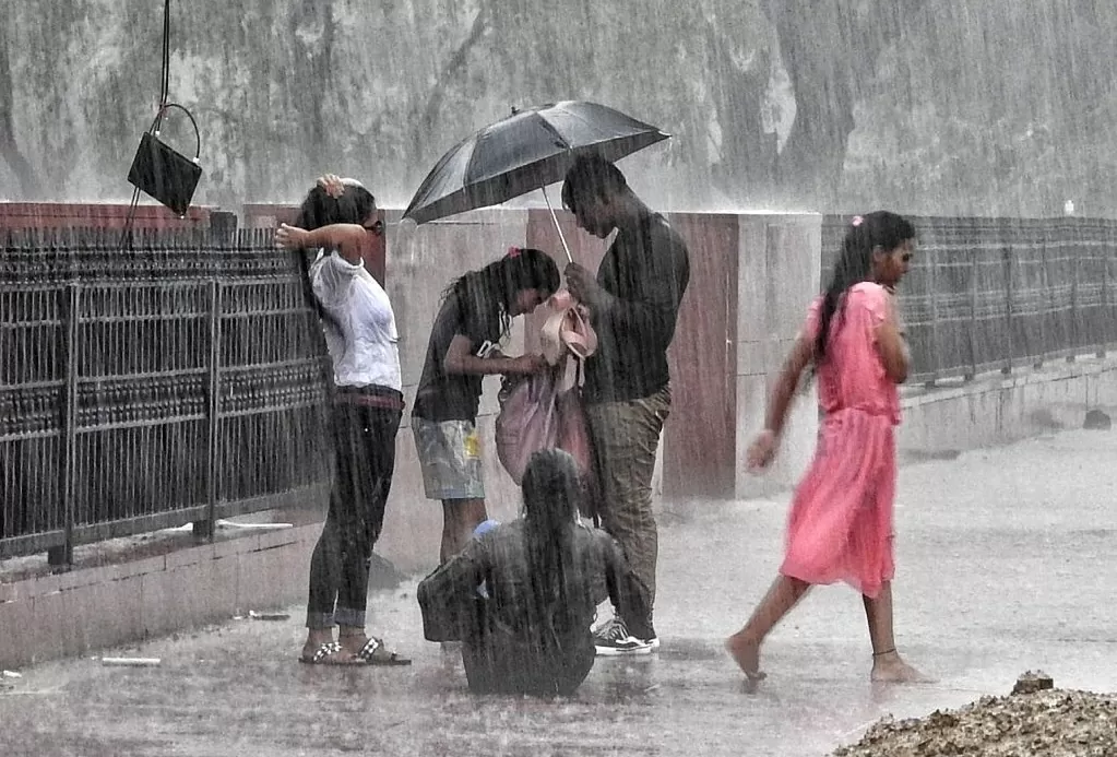 Rainfall Alert: Warning of rain and strong winds in Delhi again today, yellow alert issued; temperature drops to 8°C Rainfall Alert: Warning of rain and strong winds in Delhi again today, yellow alert issued; temperature drops to 8°C