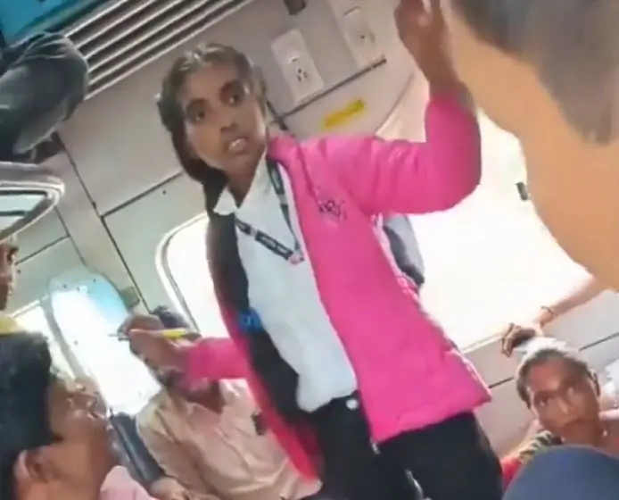 Girl was checking tickets by posing as fake TT in train, passengers taught her a lesson like this, watch video