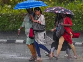 IMD Rain Alert: Heavy rains in Delhi-NCR cause waterlogging and traffic jams, 'Yellow alert' issued in 14 districts of UP