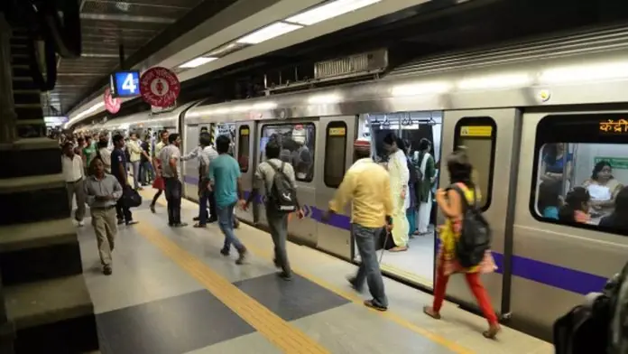 Metro Station Banned Items: Metro passengers can no longer carry these items during their journey, otherwise they will be fined heavily.