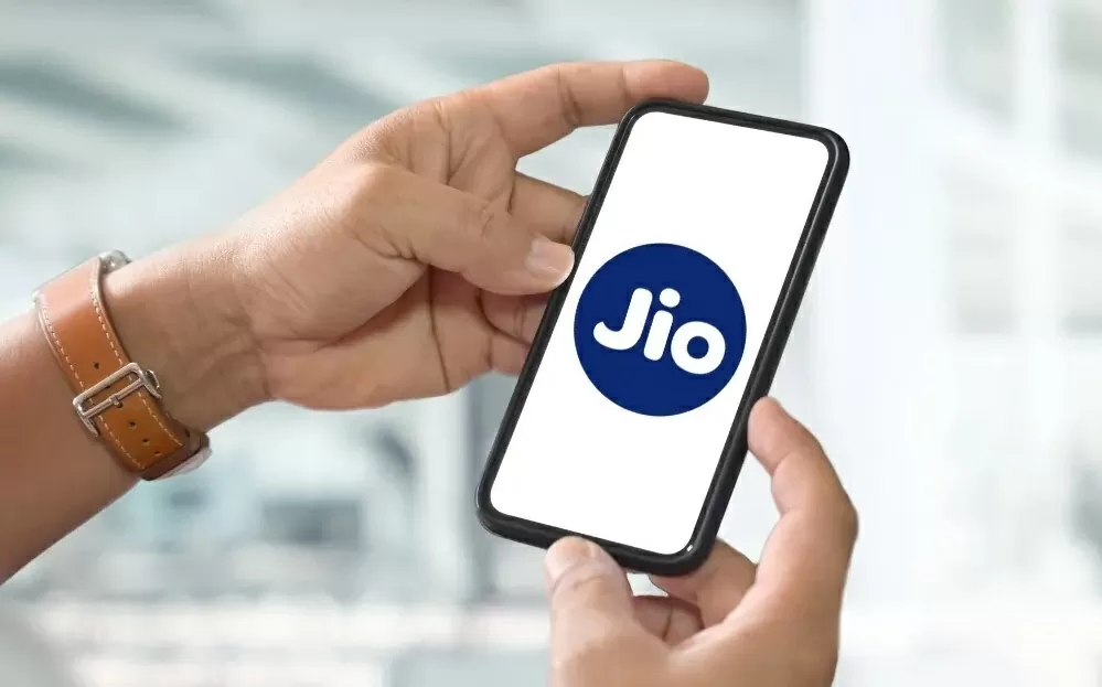 Jio customers are getting 336 days validity for less than a thousand rupees