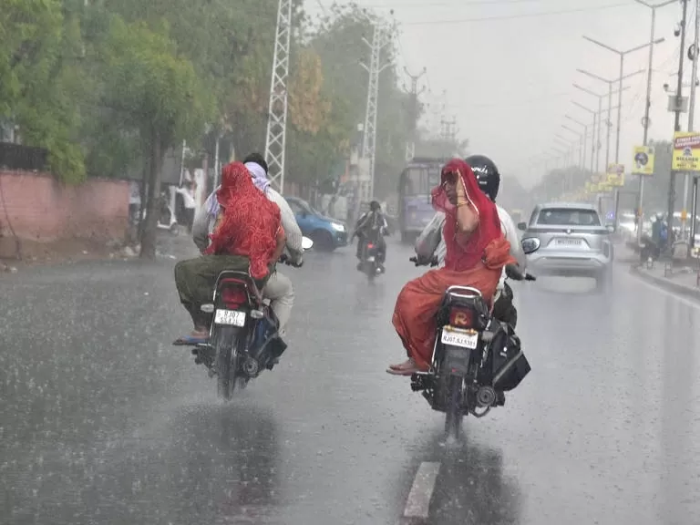Rainfall Alert: There will be heavy rain in these 10 states, know what will be the weather condition today Rainfall Alert: There will be heavy rain in these 10 states, know what will be the weather condition today