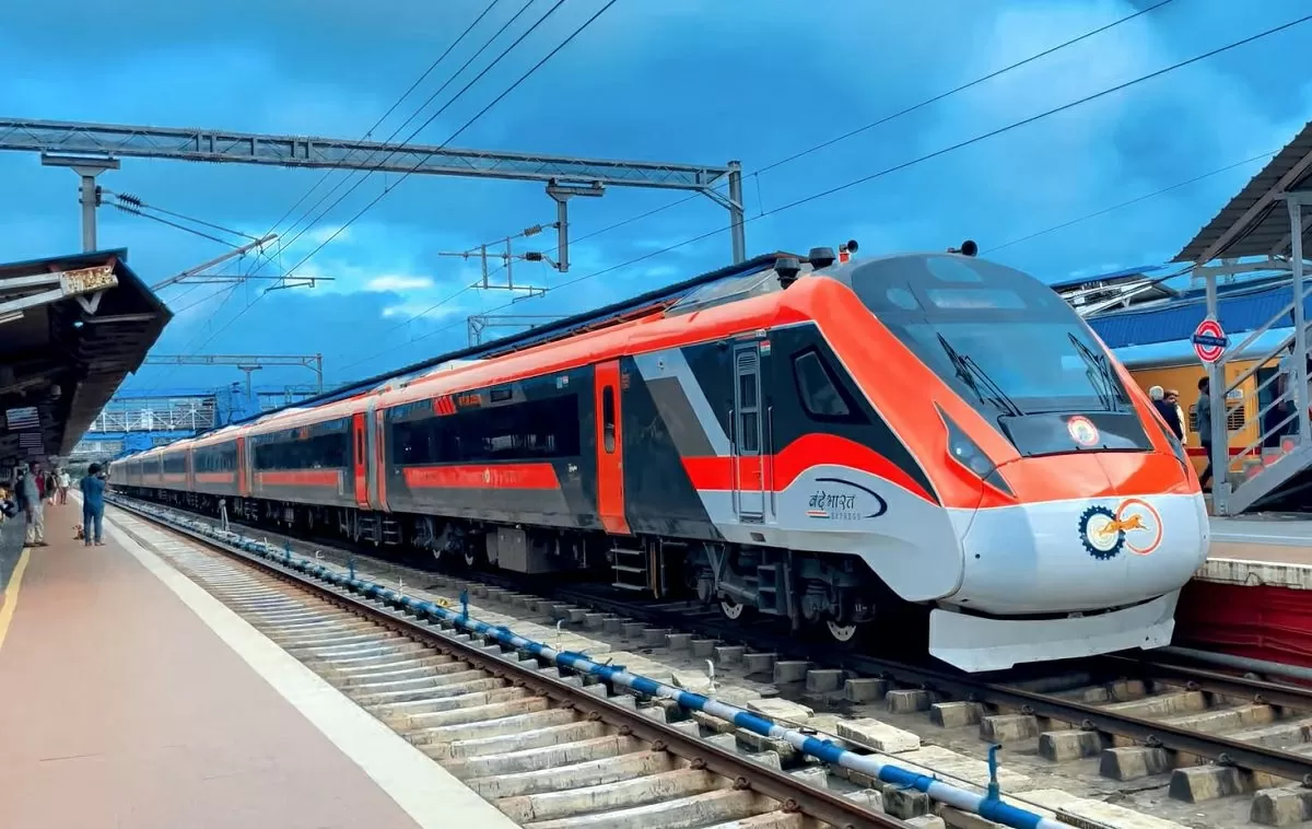 Railway employees will be able to travel with their families in Tejas and Vande Bharat under the LTC scheme Railway employees will be able to travel with their families in Tejas and Vande Bharat under the LTC scheme