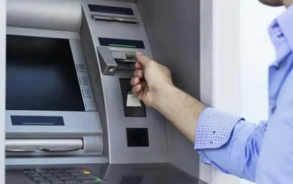 ATM New Rules: Withdrawing money and checking balance will be expensive from May 1, know what will be the charge ATM New Rules: Withdrawing money and checking balance will be expensive from May 1, know what will be the charge