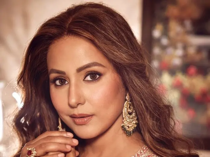 Hina Khan walked the ramp again amidst her battle with cancer, the actress looked beautiful in a pink suit with a gajra