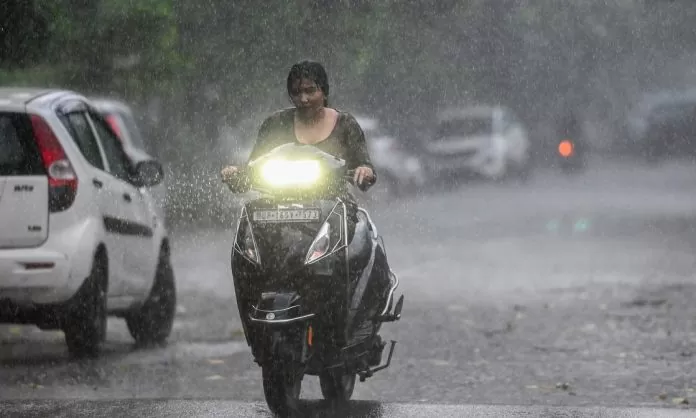 Weather Update: Rain alert for 2 days in Delhi, update on fog and cold too