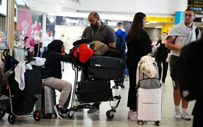 Flight Baggage Rules: Changed rules for carrying luggage in flight, now only one hand bag is allowed; Know full details Flight Baggage Rules: Changed rules for carrying luggage in flight, now only one hand bag is allowed; Know full details