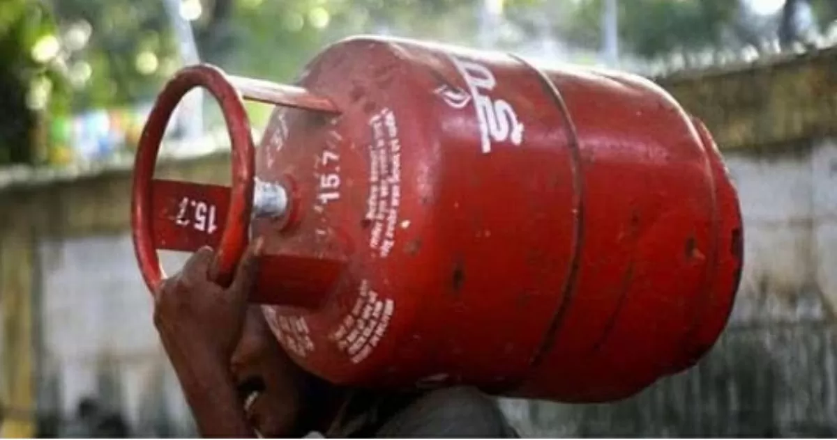 LPG cylinder is available for Rs 300 cheaper, customers get subsidy under this scheme
