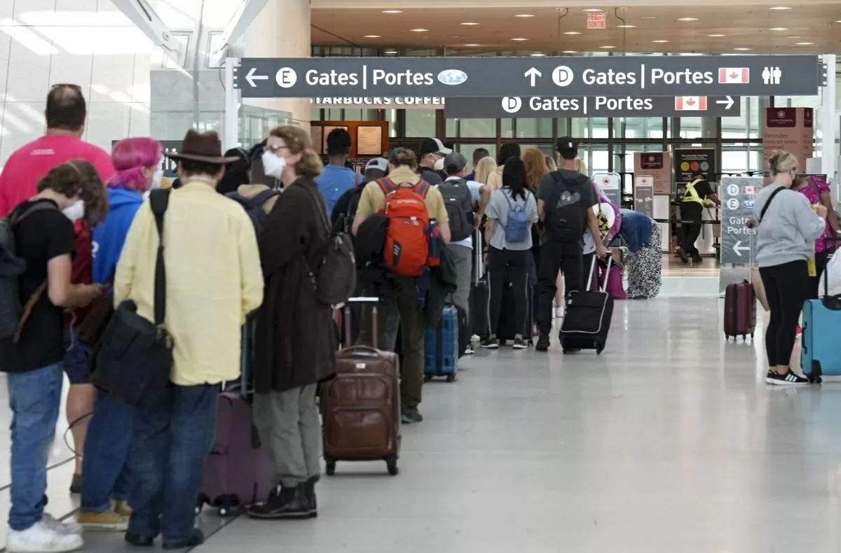 Airport Rules: Do not carry these things while traveling in a flight, if caught you will increase your trouble Flight Baggage Rules: Changed rules for carrying luggage in flight, now only one hand bag is allowed; Know full details