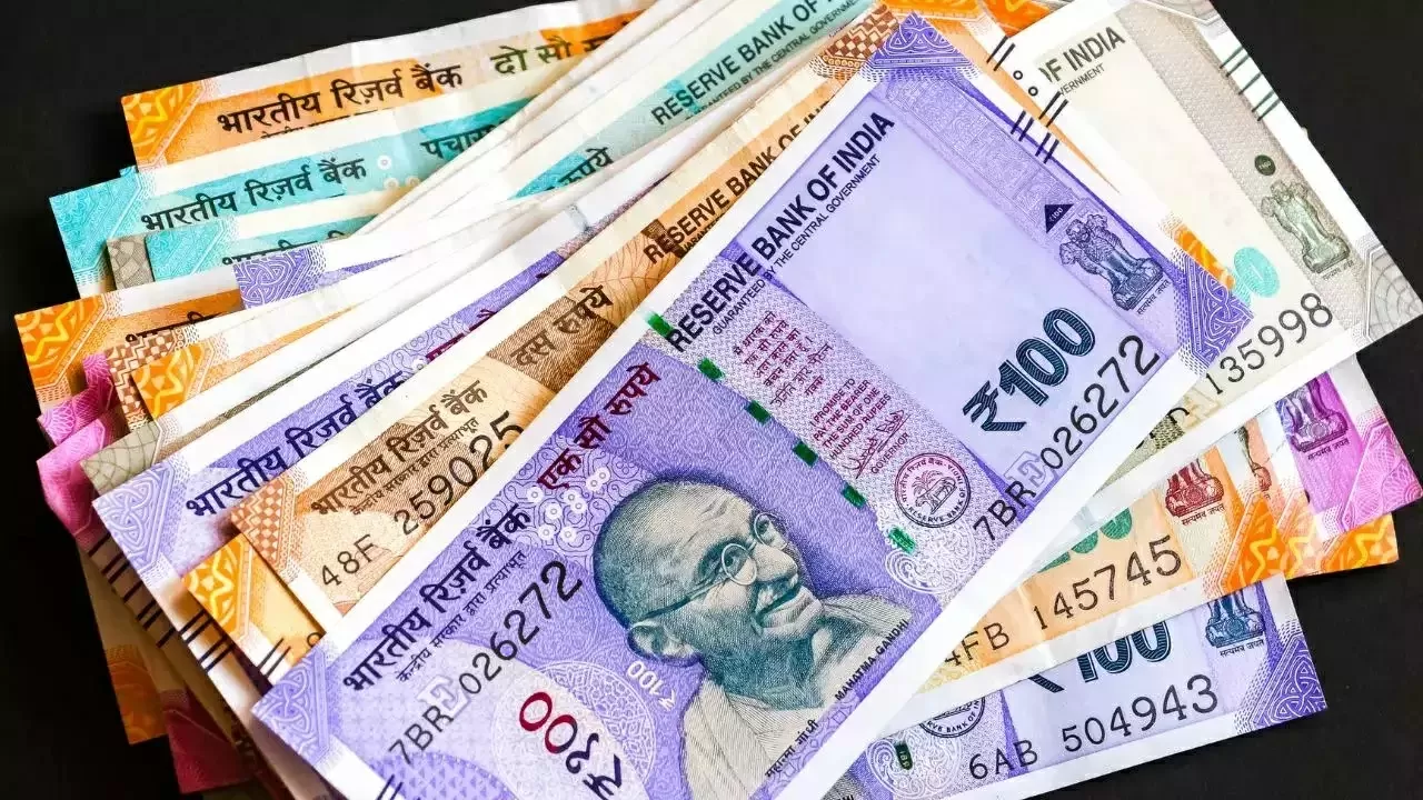 Fake 100/200 Rupee Notes: Fake 100 and 200 rupee notes are circulating in the market, know how to identify them! Fake 100/200 Rupee Notes: Fake 100 and 200 rupee notes are circulating in the market, know how to identify them!