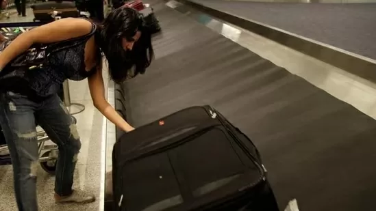 Flight Baggage Rules: Changed rules for carrying luggage in flight, now only one hand bag is allowed; Know full details Flight Baggage Rules: Changed rules for carrying luggage in flight, now only one hand bag is allowed; Know full details