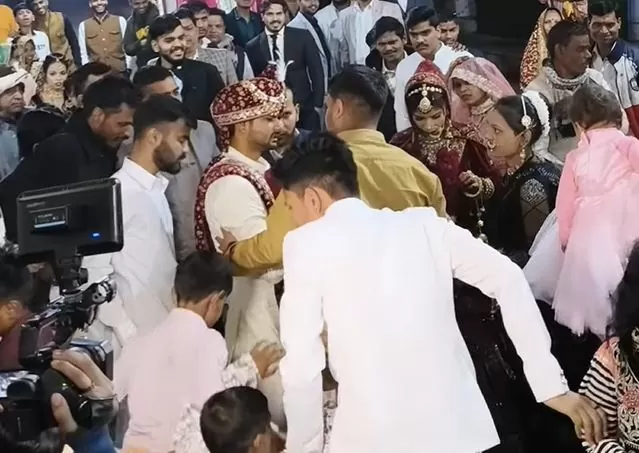 Viral Video: Guests did such a thing at the wedding that the bride and groom lost their temper