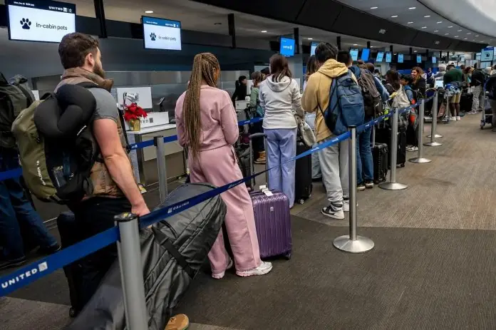 Airport Rules: You can carry this much gold and cash while traveling by flight, check limit and other details