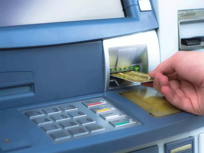 Railways New System: Now you can withdraw money from ATM in a moving train, Railways has started this service!
