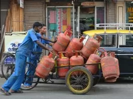 Free LPG connection is available in this state, find out who can avail it.