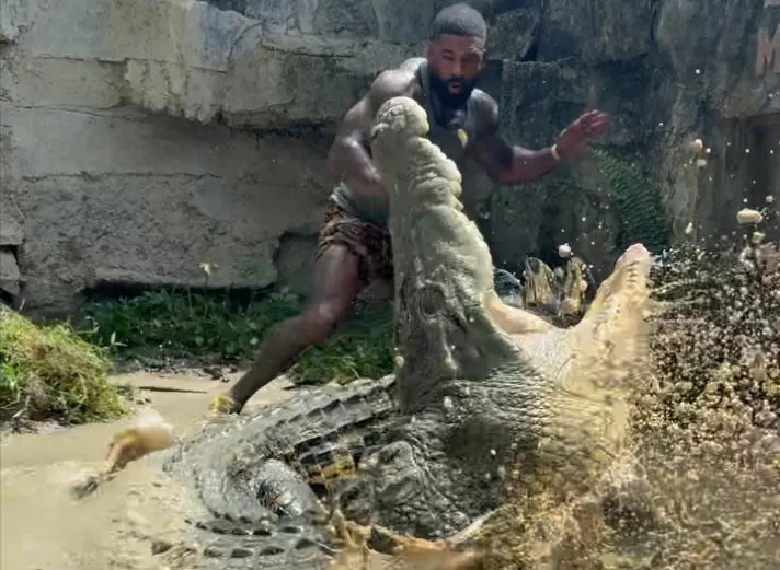 Crocodile attacked a man, people got scared after watching the video