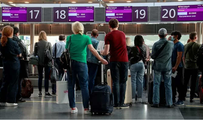 Flights cancelled: Big news for air passengers! More than 100 flights cancelled at Delhi airport, runway closed for 90 days