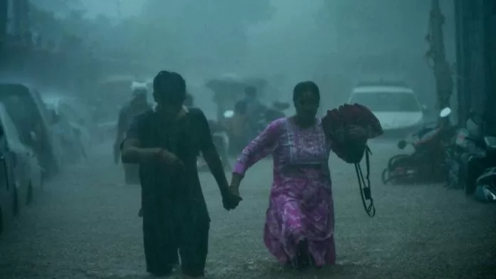 Heavy Rain Alert: Heavy rain for 7 days, alert of strong storm with 50kmph, know the weather condition in your state