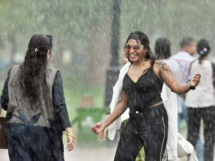 IMD Alert: Delhi is facing rain and thunderstorm for three days, IMD has issued yellow alert