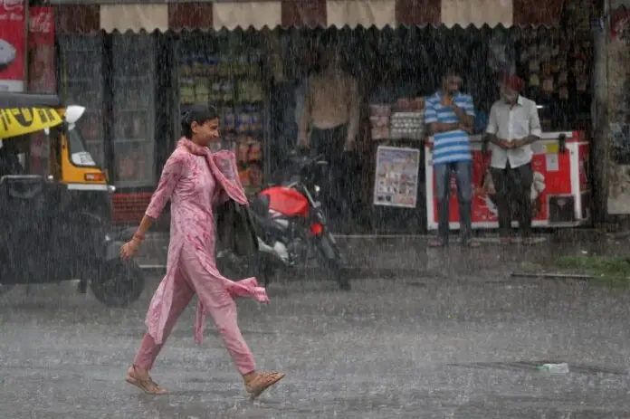 IMD Rainfall Alert: Heavy rain warning for these two states for the next 6 days - check weather conditions