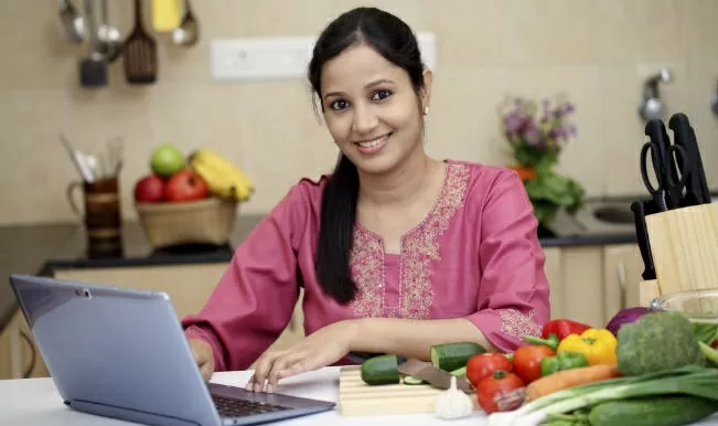 Housewife should file Income Tax Return even without earning, know its benefits