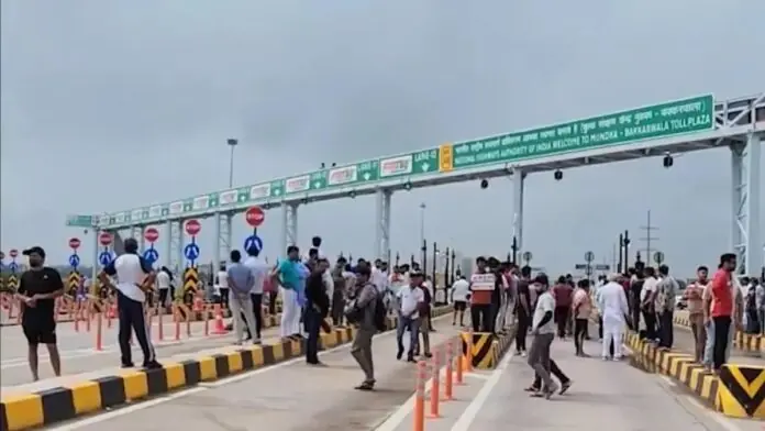UER-2: 235 rupees have to be paid for a 10 km journey, people of Delhi are very angry about the toll plaza