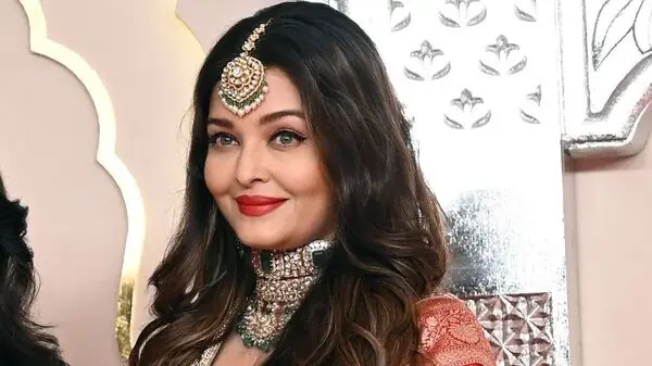 Aishwarya Rai Bachchan's fashion looks pale in comparison to her daughter Aaradhya Bachchan, fans say - the queen has arrived