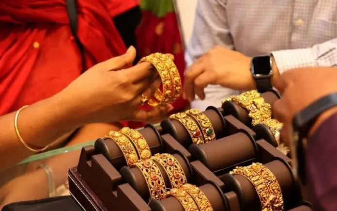 Gold Rate: Gold is getting cheaper by Rs 8000, check today's latest price