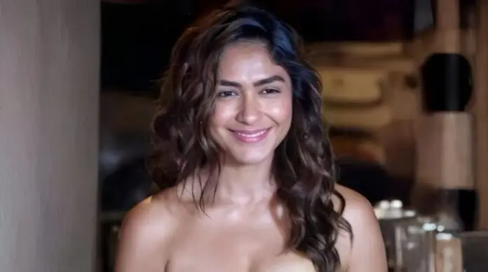 Mrunal Thakur turned on the camera in the bathroom, shared such a bold style for the first time.