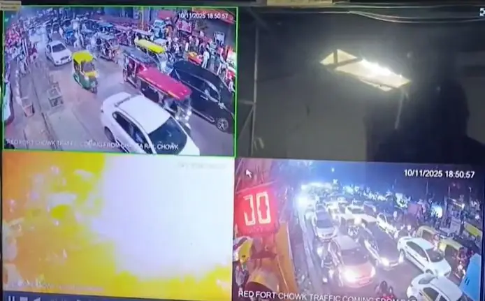 VIDEO CCTV footage captures the terrifying moment of the explosion near the Red Fort, the video goes viral