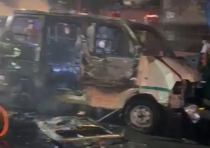 Delhi Blast: Powerful explosion occurred near the Red Fort Metro station in Delhi, causing panic in the area
