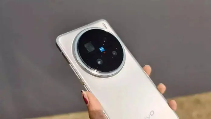 Vivo's new phones are coming on December 15th, with up to 16GB of RAM and color options leaked.