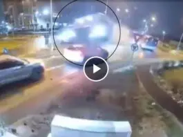 Mercedes collided with a divider and jumped over two cars, you will be shocked to see the video.